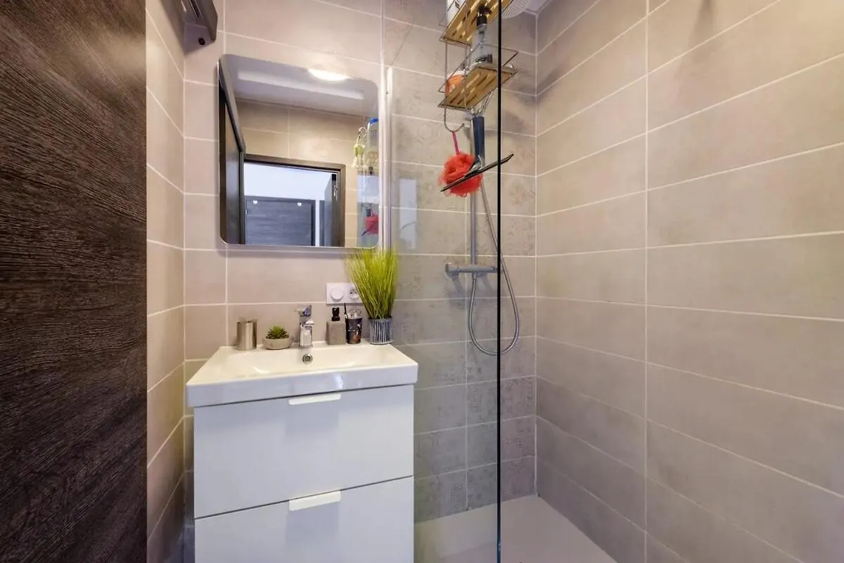 Διαμέρισμα Appartement Calme Avec Terrasse Et Climatisation Νίκαια